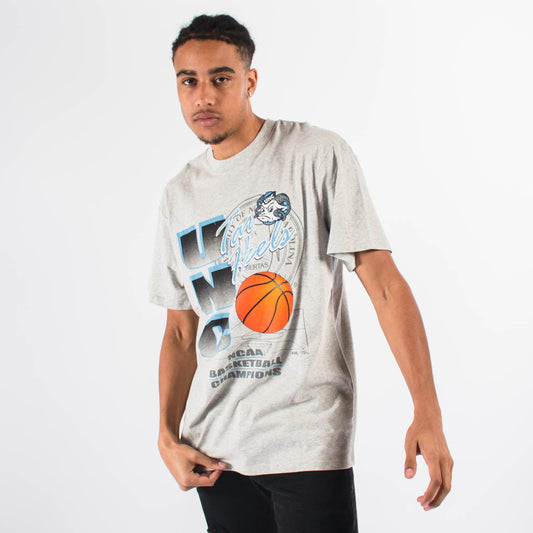 University of North Carolina Tar Heels Vintage College Basketball NCAA T-Shirt